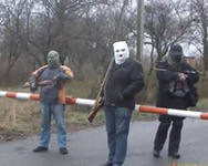 В Луганске водитель рискнул не остановиться возле несанкционированного блокпоста. По машине открыли огонь на поражение
